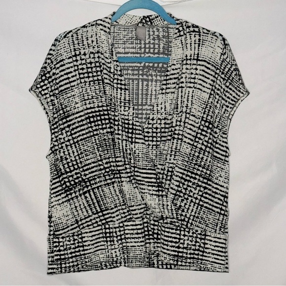 H&M Tops - H&M Black & White Check Faux Wrap Sleeveless V-Neck Top Size XL EUC